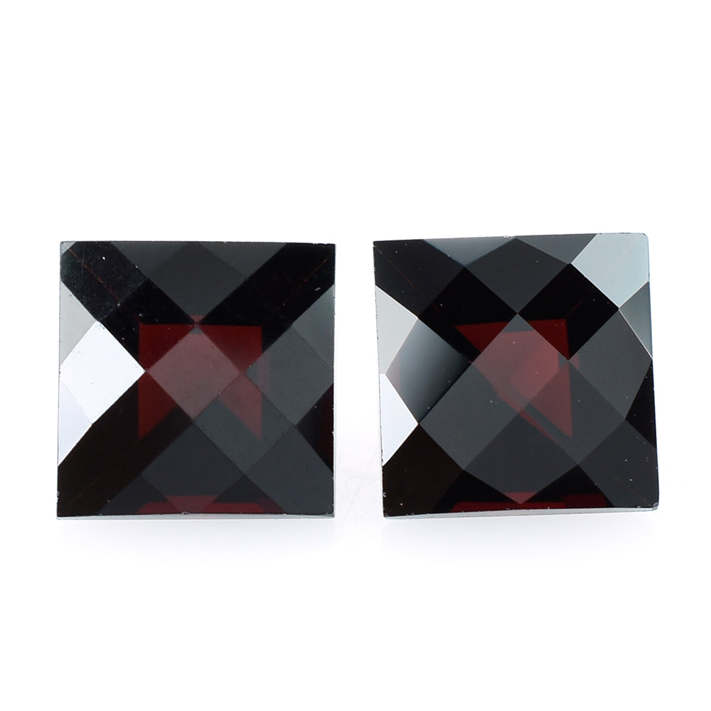 DARK RED GARNET CHECKER CUT SQUARE 9MM 4.75 Cts.