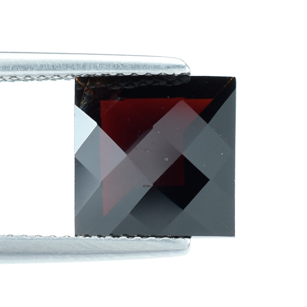 DARK RED GARNET CHECKER CUT SQUARE 10.00MM 4.40 Cts.