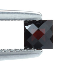 DARK RED GARNET CHECKER CUT SQUARE 4.00MM 0.46 Cts.