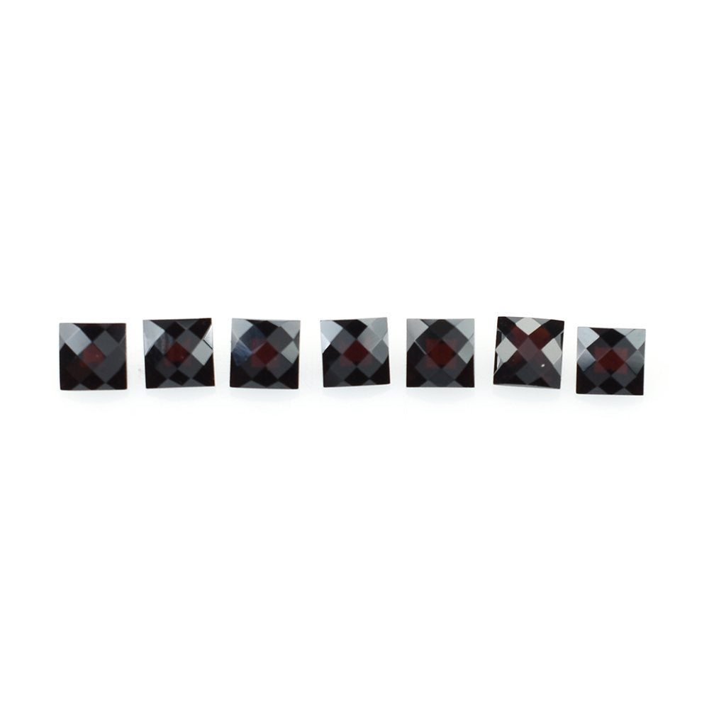 DARK RED GARNET CHECKER CUT SQUARE 4.00MM 0.46 Cts.