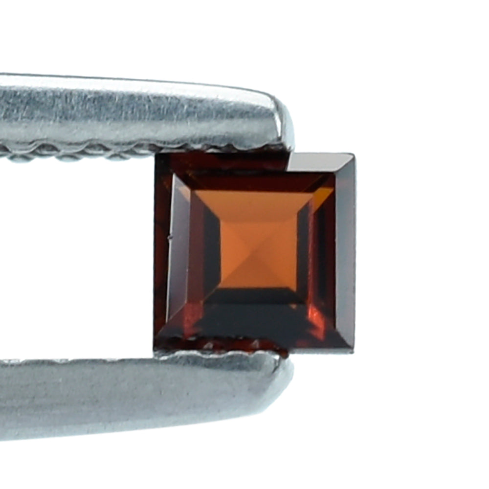 DARK RED GARNET CUT SQUARE 3.50MM 0.31 Cts.