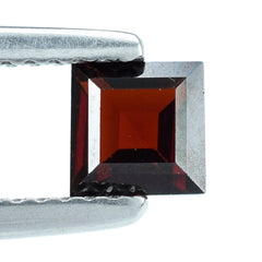 DARK RED GARNET CUT SQUARE 5.00MM 0.86 Cts.