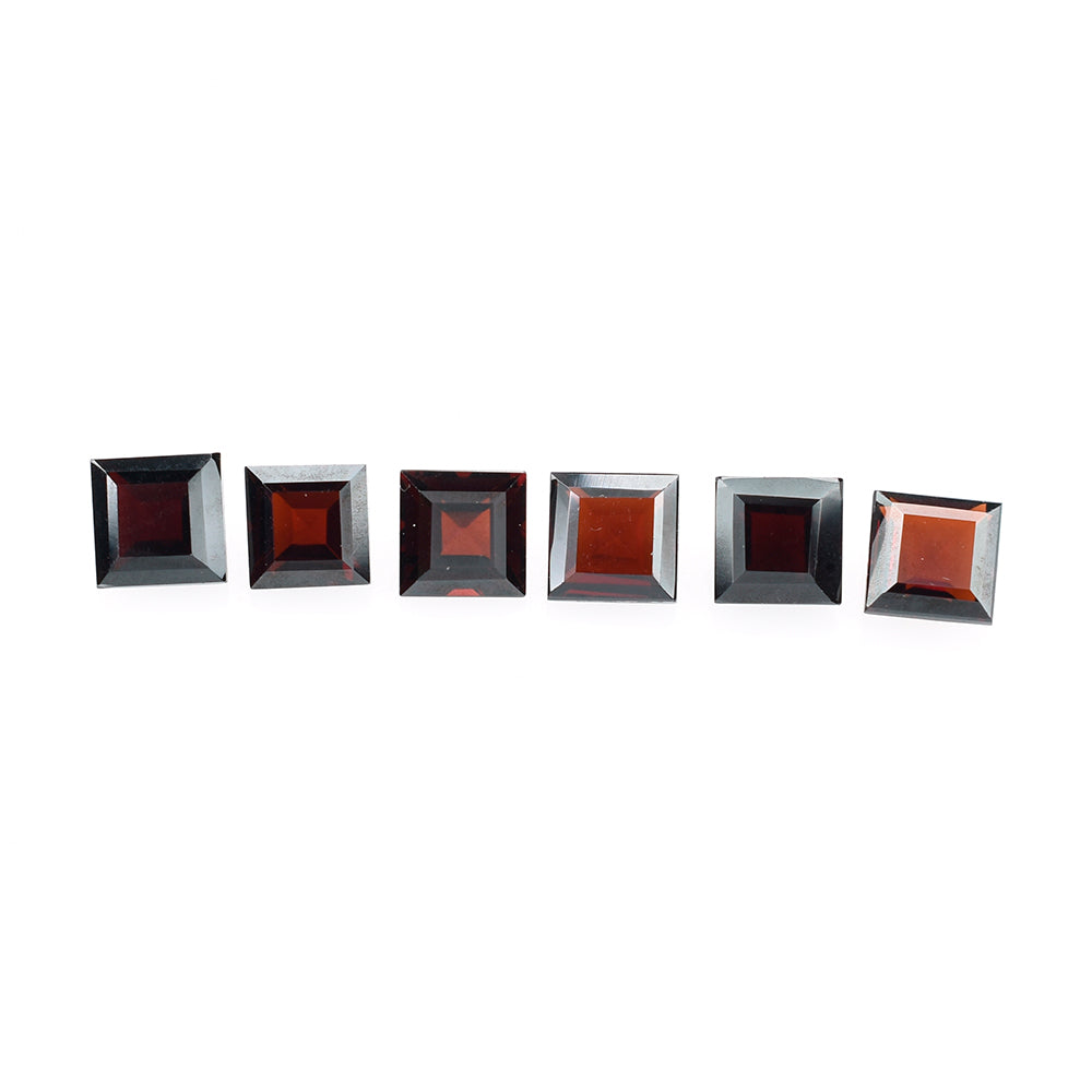 DARK RED GARNET CUT SQUARE 5.00MM 0.86 Cts.