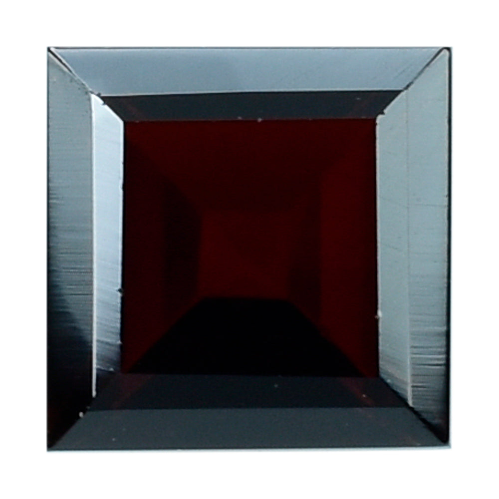 DARK RED GARNET CUT SQUARE 5.00MM 0.90 Cts.