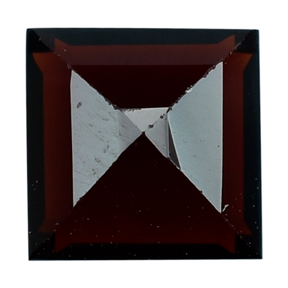 DARK RED GARNET CUT SQUARE 5.00MM 0.90 Cts.