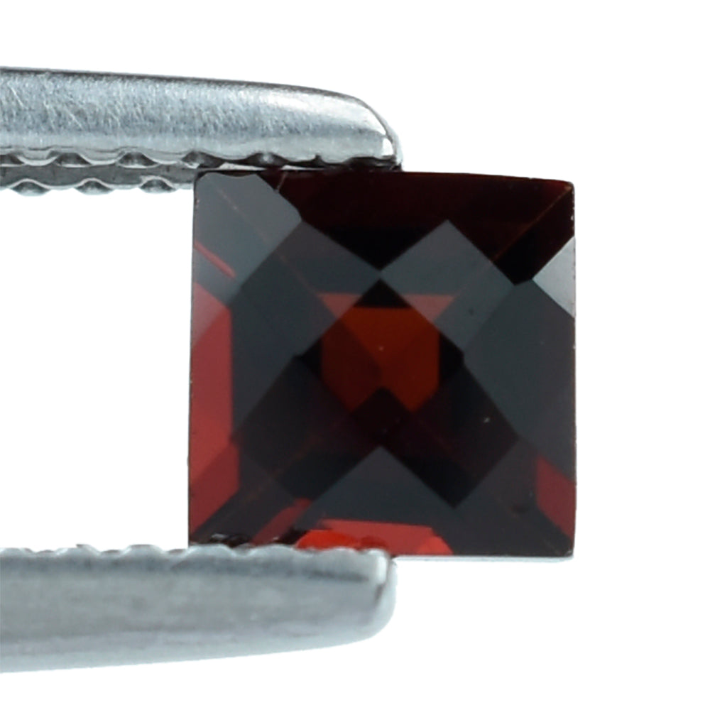 DARK RED GARNET CHECKER CUT SQUARE 5.00MM 0.83 Cts.