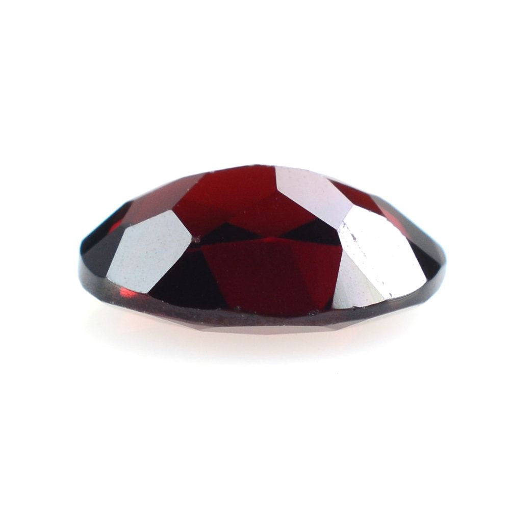 DARK RED GARNET CUT OVAL 7X5MM 0.90 Cts.