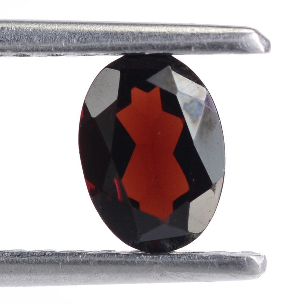 DARK RED GARNET CUT OVAL 7X5MM 0.90 Cts.