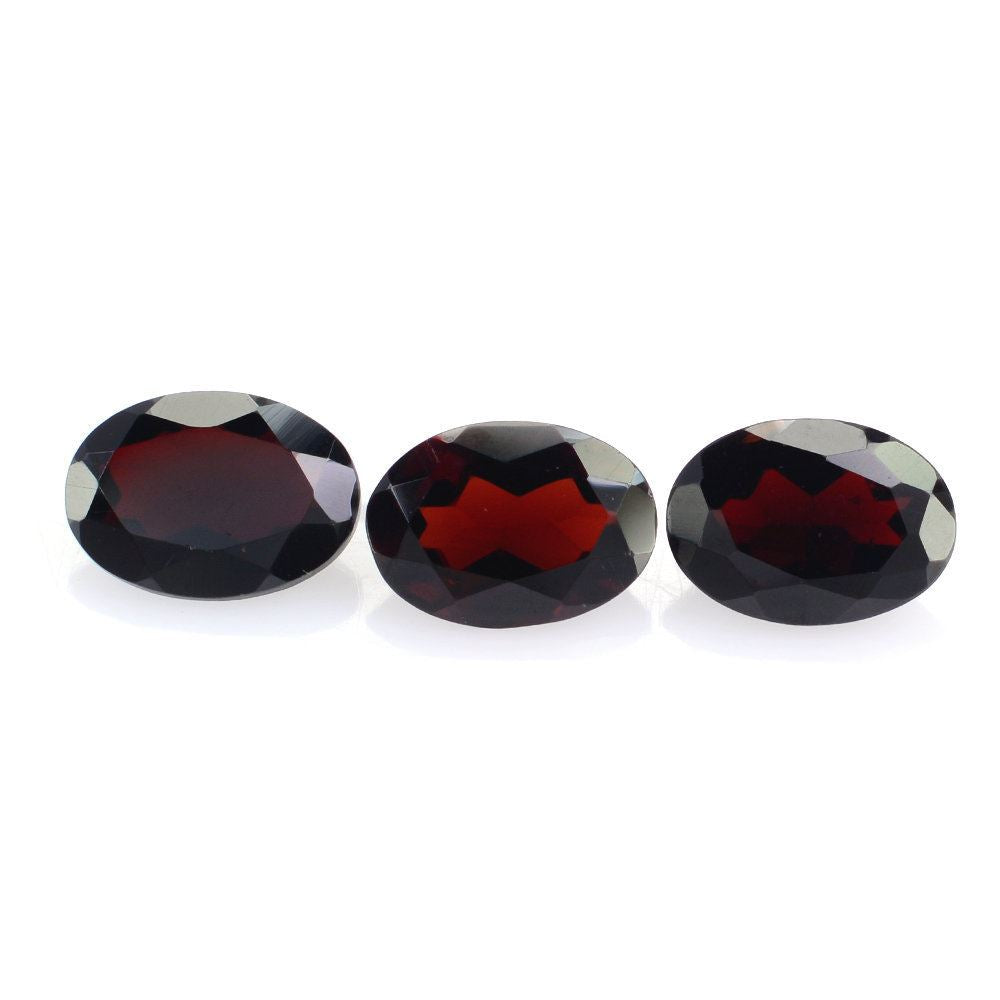 DARK RED GARNET CUT OVAL 7X5MM 0.90 Cts.