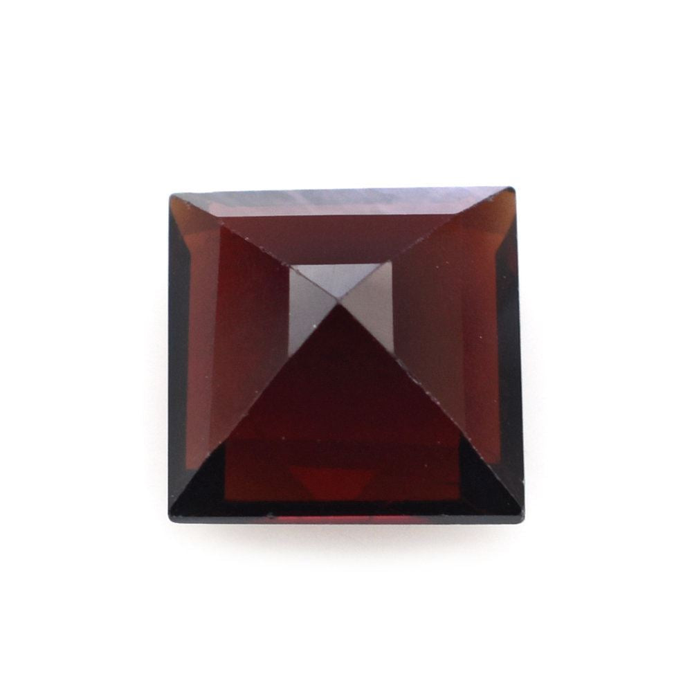 DARK RED GARNET CUT SQUARE 7MM (DARK RED/CLEAN) 2.10 Cts.