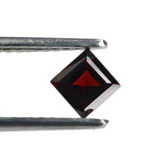 DARK RED GARNET CUT SQUARE 5MM 0.85 Cts.