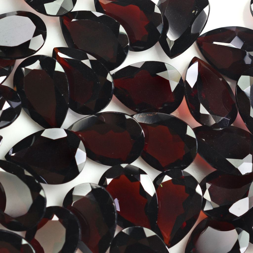 DARK RED GARNET CUT PEAR 7X10MM 1.80 Cts.