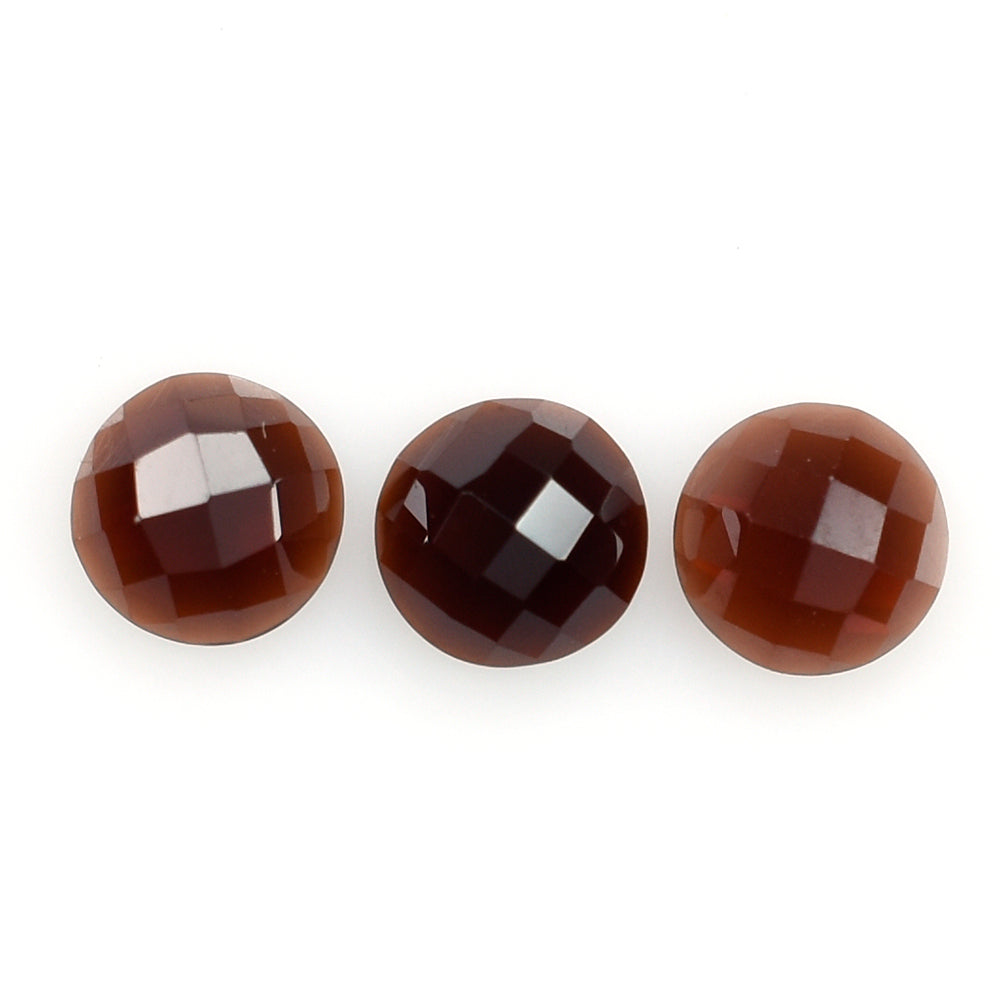 DARK RED GARNET CHECKER ROUND CAB 6MM 0.93 Cts.