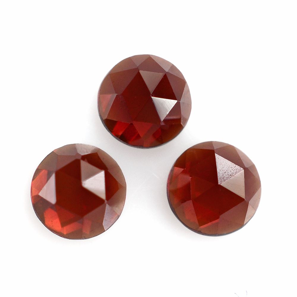 DARK RED GARNET ROSE CUT ROUND CAB 4MM 0.31 Cts.
