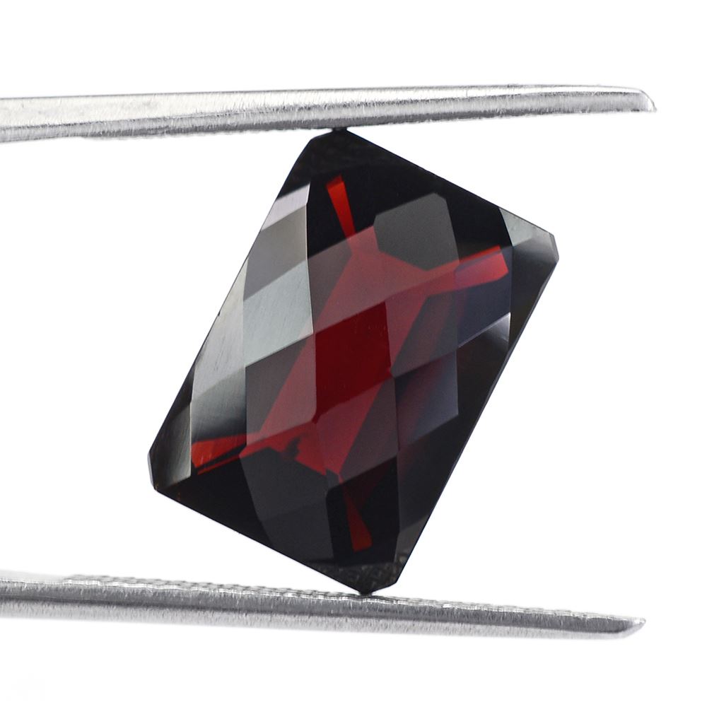 DARK RED GARNET CHECKER CUT OCTAGON 13X9MM 6.7 Cts.