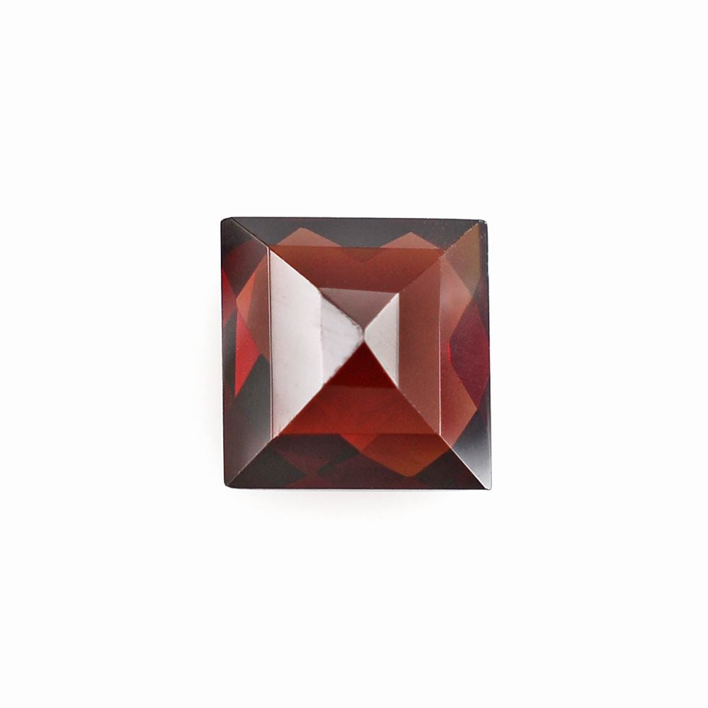 DARK RED GARNET CHECKER CUT SQUARE 5MM 0.87 Cts.