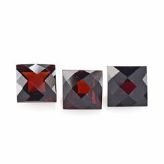 DARK RED GARNET CHECKER CUT SQUARE 5MM 0.87 Cts.