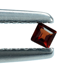 RED GARNET CUT SQUARE 2MM 0.06 Cts.