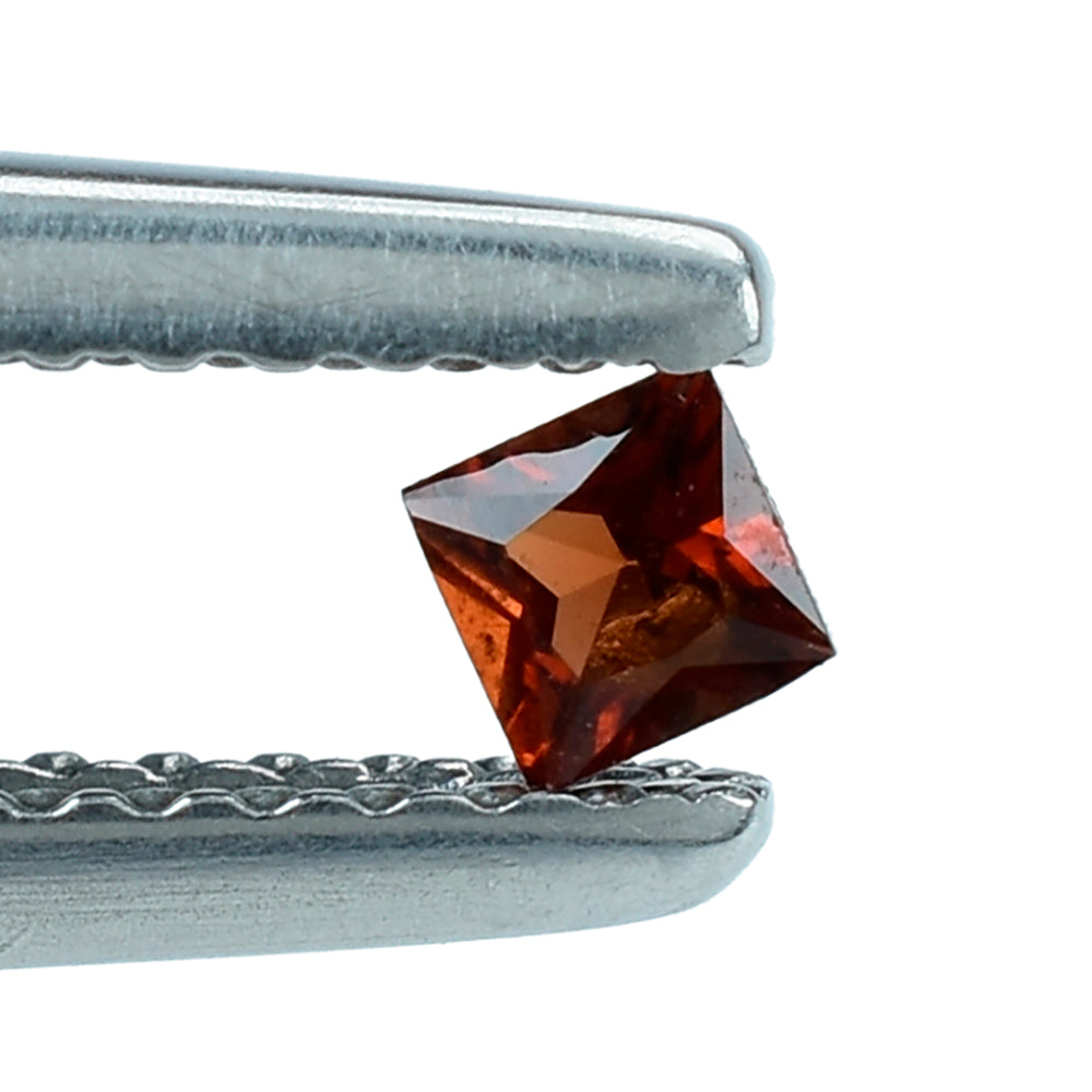 RED GARNET PRINCESS CUT SQUARE 2.50MM 0.12 Cts.