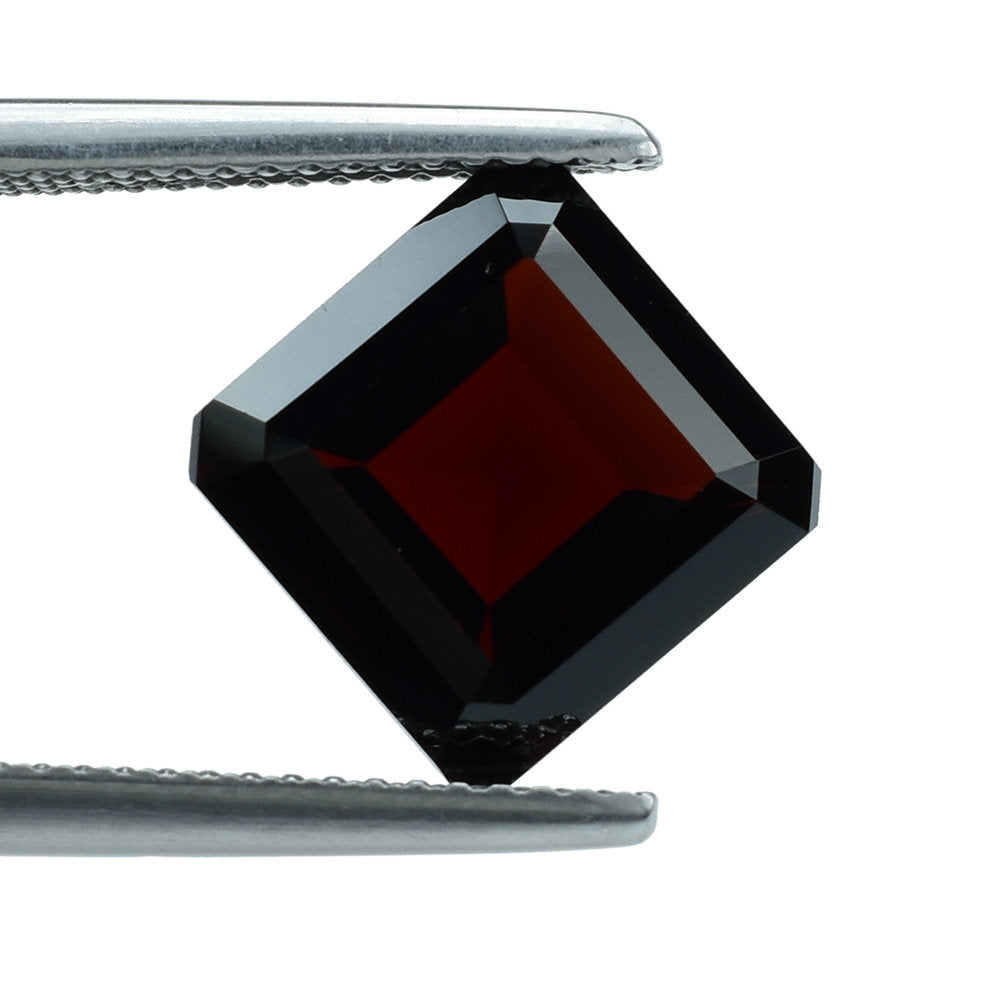 RED GARNET CUT SQUARE-OCTAGON 10MM 5.57 Cts.