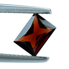 RED GARNET PRINCESS CUT BAGUETTE 7X5 MM 1.10 Cts.