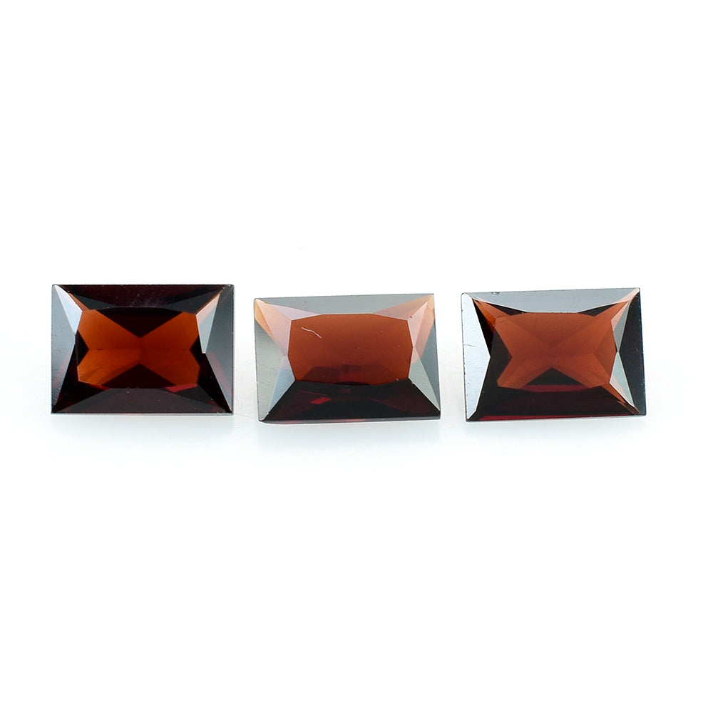 RED GARNET PRINCESS CUT BAGUETTE 7X5 MM 1.10 Cts.