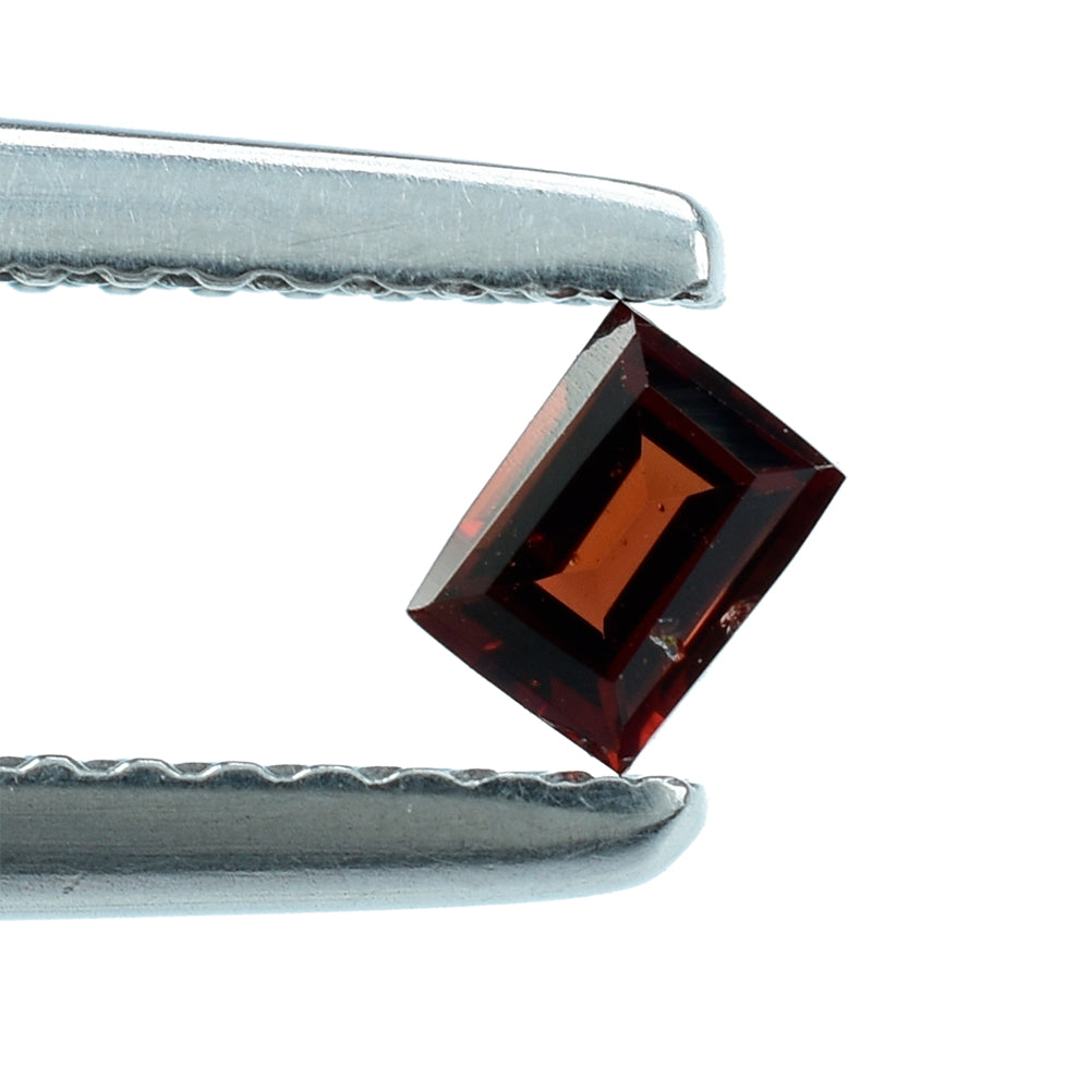 RED GARNET CUT BAGUETTES 3.50X2.50MM 0.20 Cts.