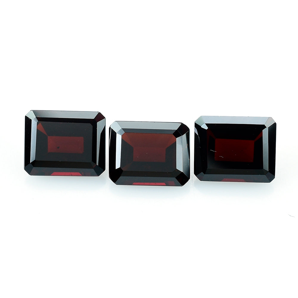 RED GARNET CUT OCTAGON (DARK) 10X8MM 4.48 Cts.