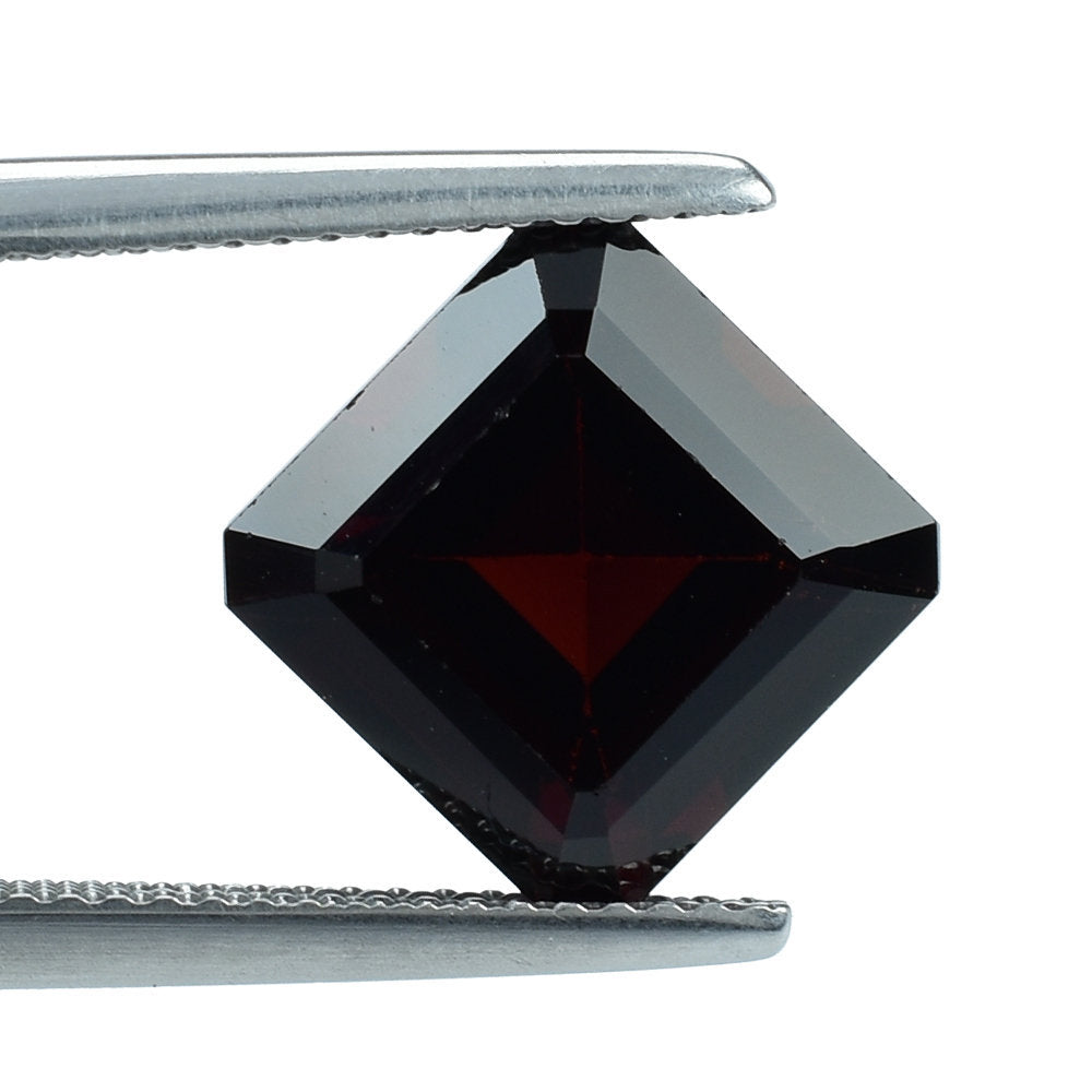 RED GARNET SQUARE-OCTAGON (MEDIUM) 10MM 5.69 Cts.