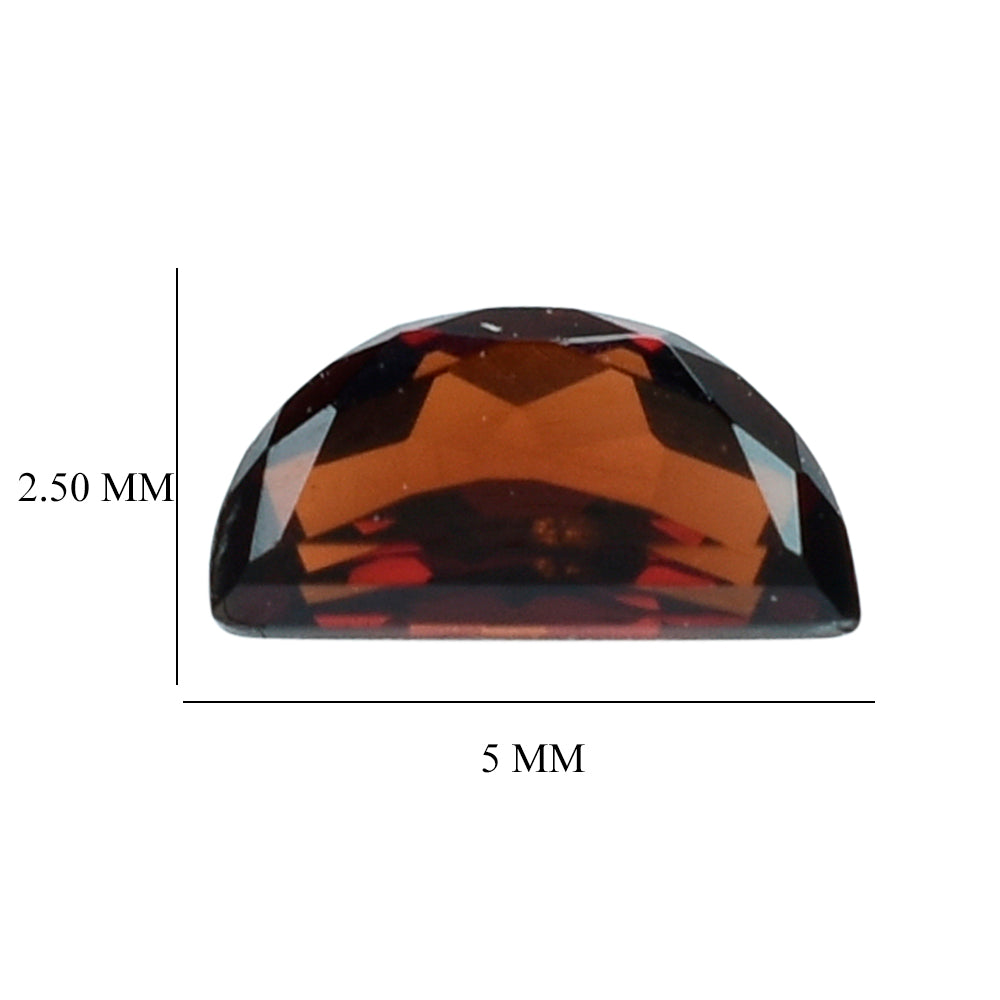 RED GARNET HALF MOON 5X2.50MM 0.26 Cts.