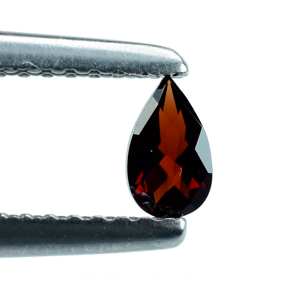 RED GARNET CHECKER CUT PEAR 5X3MM 0.29 Cts.