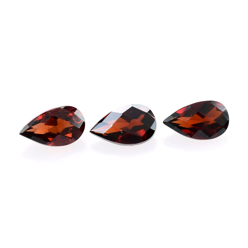 RED GARNET CHECKER CUT PEAR 5X3MM 0.29 Cts.
