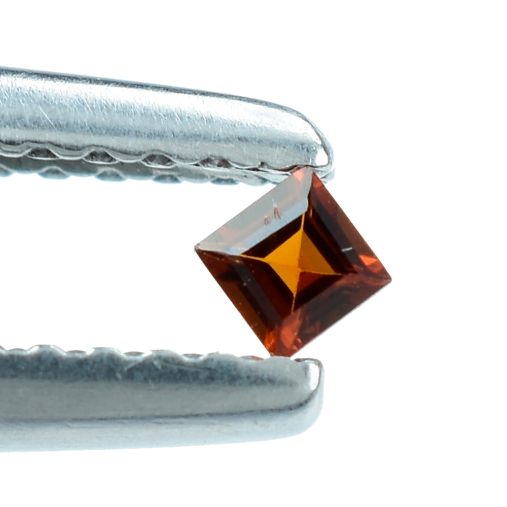 RED GARNET CUT SQUARE 2.00MM 0.07 Cts.