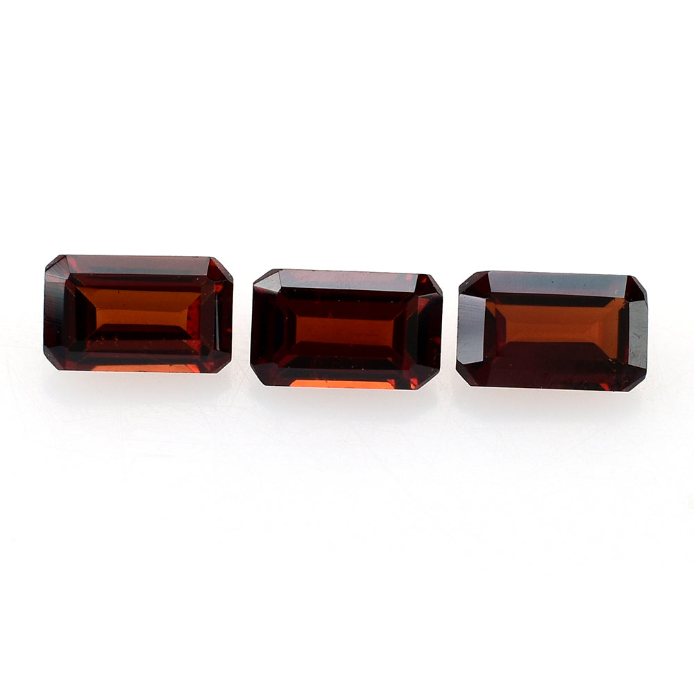 RED GARNET CUT OCTAGON 5X3MM 0.40 Cts.