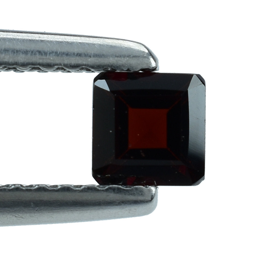 RED GARNET SQUARE-OCTAGON 4MM 0.39 Cts.