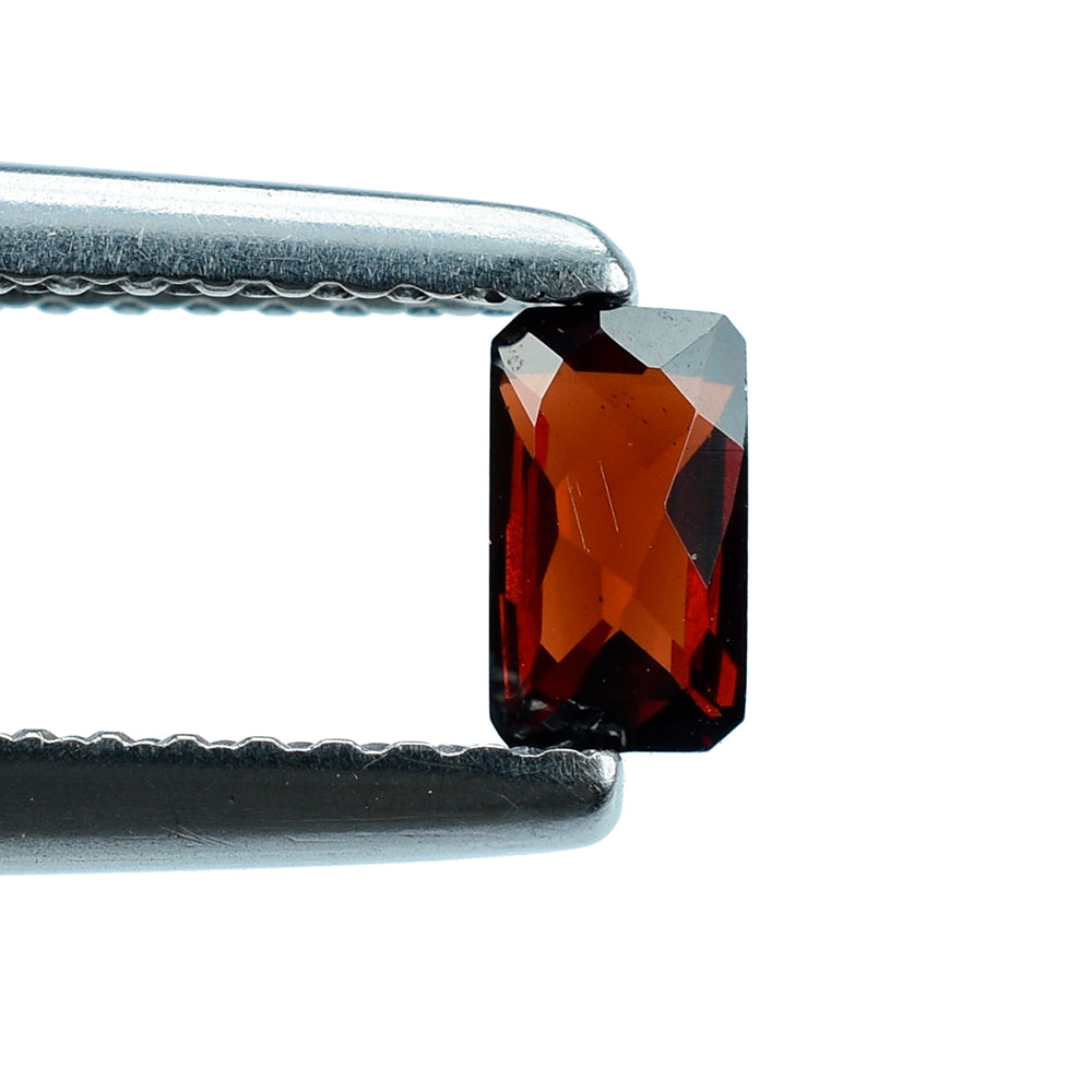RED GARNET CHECKER CUT OCTAGON 5X3MM 0.39 Cts.