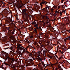 RED GARNET CUT SQUARE 3MM 0.19 Cts.