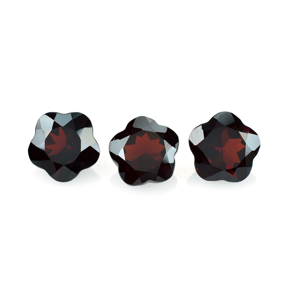 RED GARNET (MEDIUM) CUT FLOWER 5 LEAF 8MM (TH.4.80-5.20MM) 2.59 Cts.