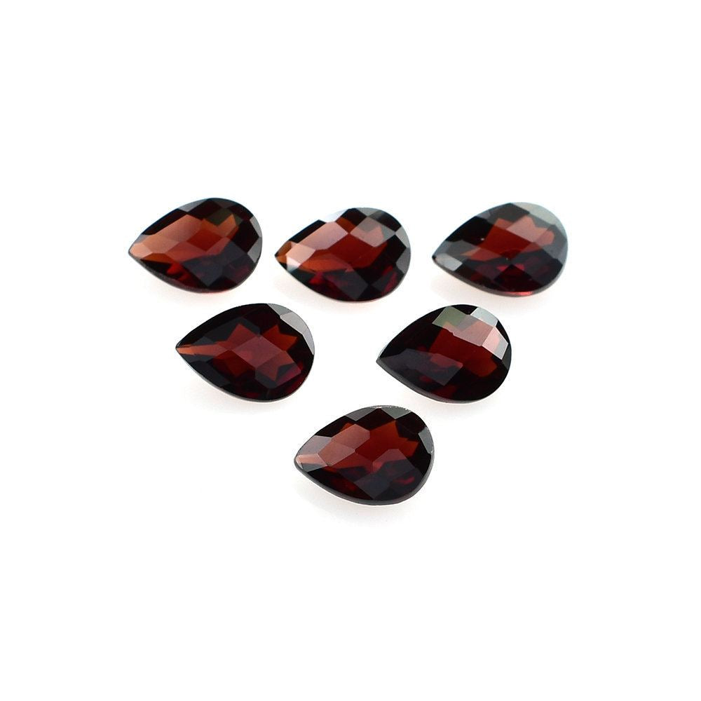 RED GARNET CHECKER CUT PEAR (MEDIUM/CLEAN) 7X5MM 0.93 Cts.