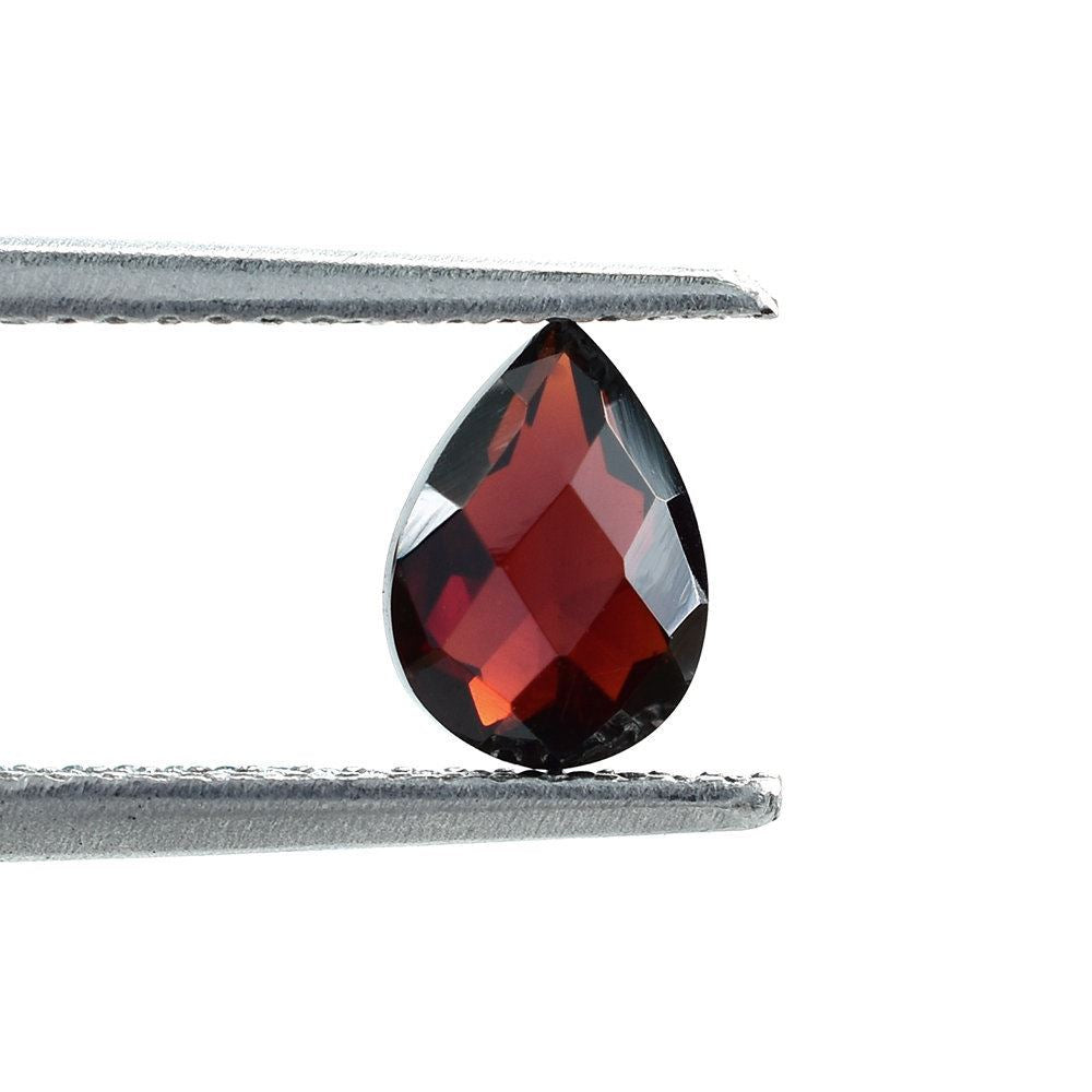 RED GARNET CHECKER CUT PEAR (DARK/CLEAN) 7X5MM 0.81 Cts.