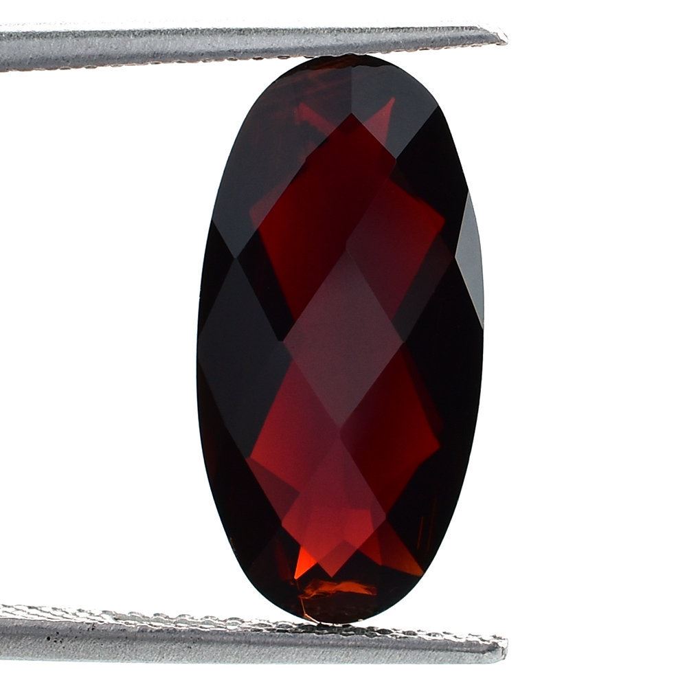 RED GARNET CHECKER CUT OVAL (DARK/HI) 18X9MM 5.90 Cts.