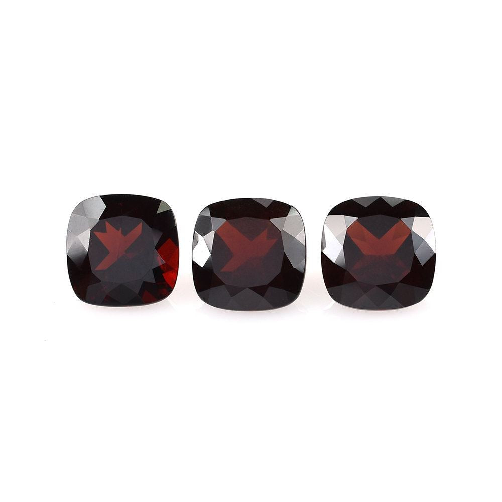 RED GARNET CUT CUSHION (DARK/HI) 9X9MM 4.05 Cts.
