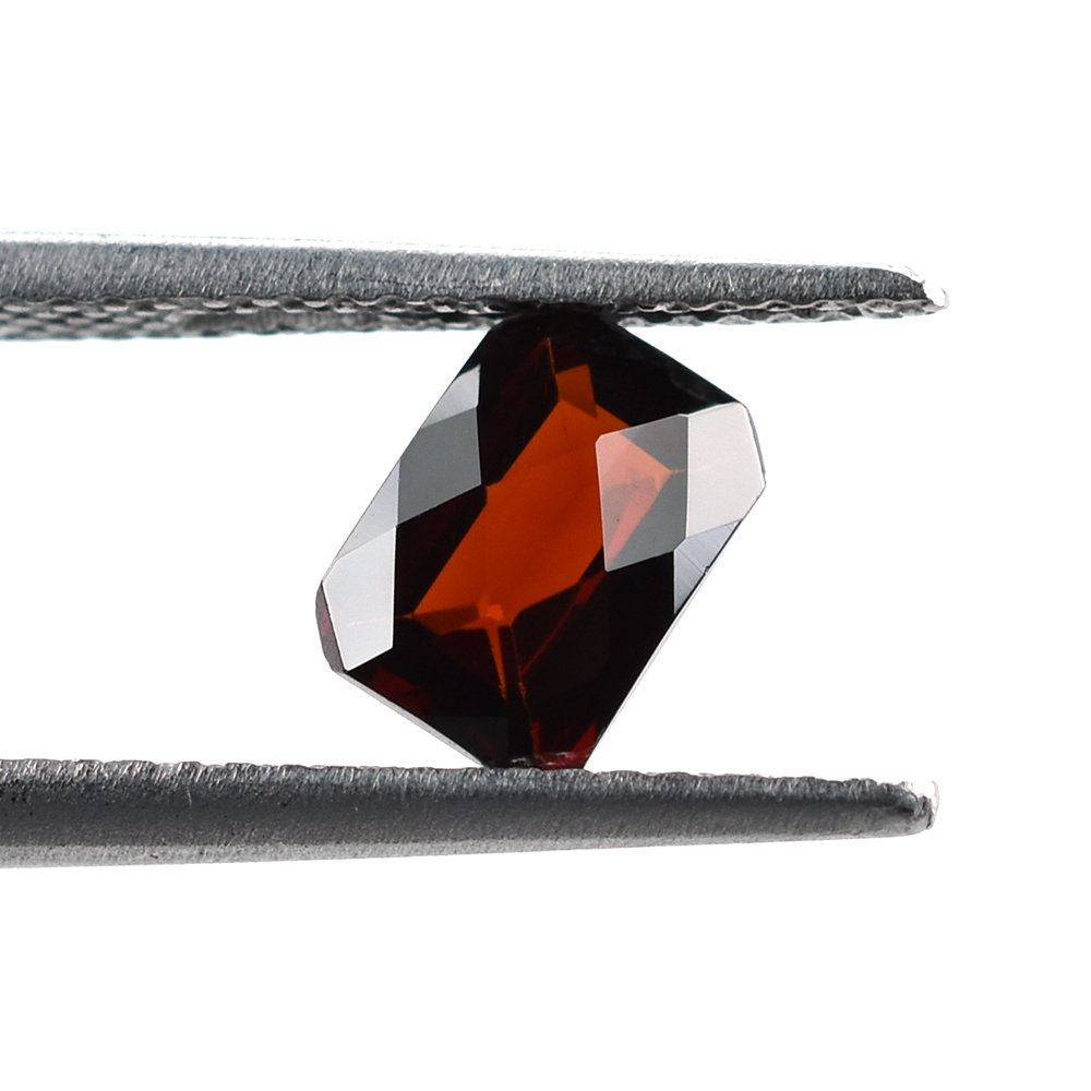 RED GARNET CHECKER CUT GEMSTONE BACK OCTAGON (MEDIUM/CLEAN) 7X5MM 1.05 Cts.