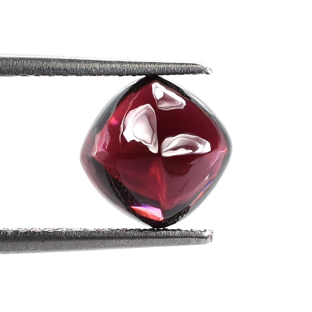 RED GARNET SUGARLOAF CUSHION CAB (MEDIUM/SI) 8X8MM 3.60 Cts.