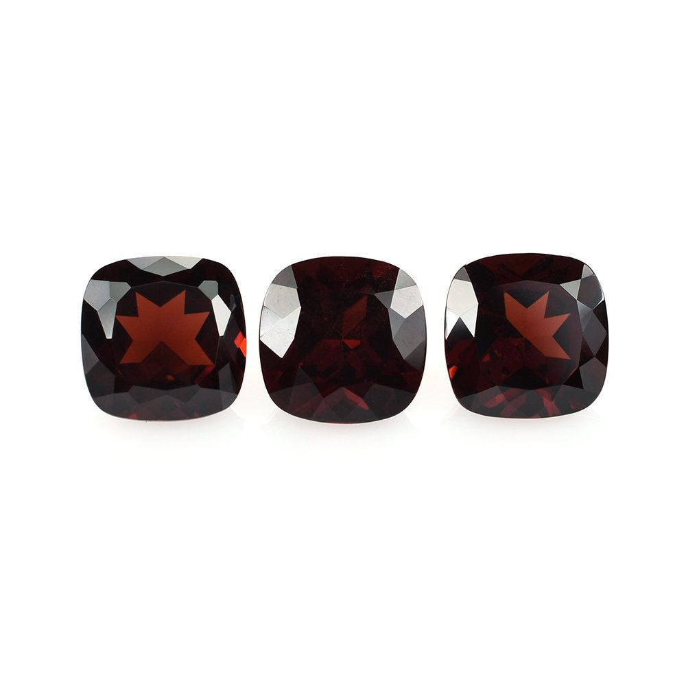 RED GARNET CUT CUSHION (MEDIUM/SI) 9X9MM 4.05 Cts.