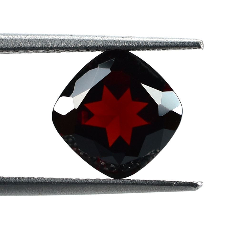 RED GARNET CUT CUSHION (MEDIUM/CLEAN) 9X9MM 4.05 Cts.