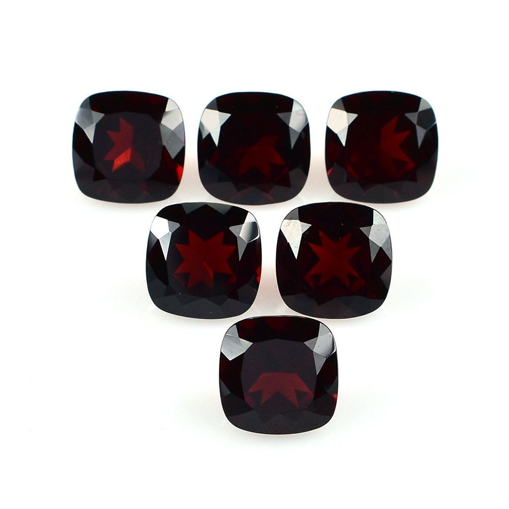RED GARNET CUT CUSHION (MEDIUM/CLEAN) 9X9MM 4.05 Cts.