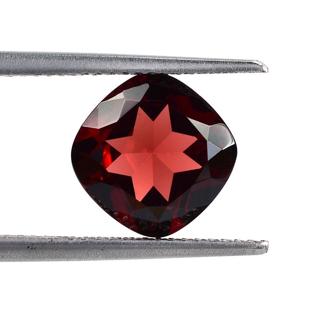 RED GARNET CUT CUSHION (OPEN RED/CLEAN) 9X9MM 4.01 Cts.