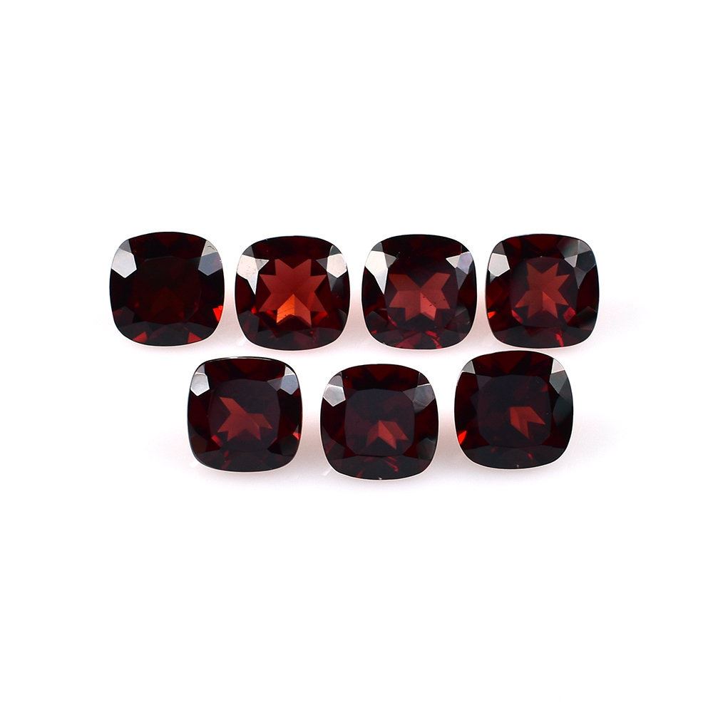 RED GARNET CUT CUSHION (OPEN RED/CLEAN) 9X9MM 4.01 Cts.