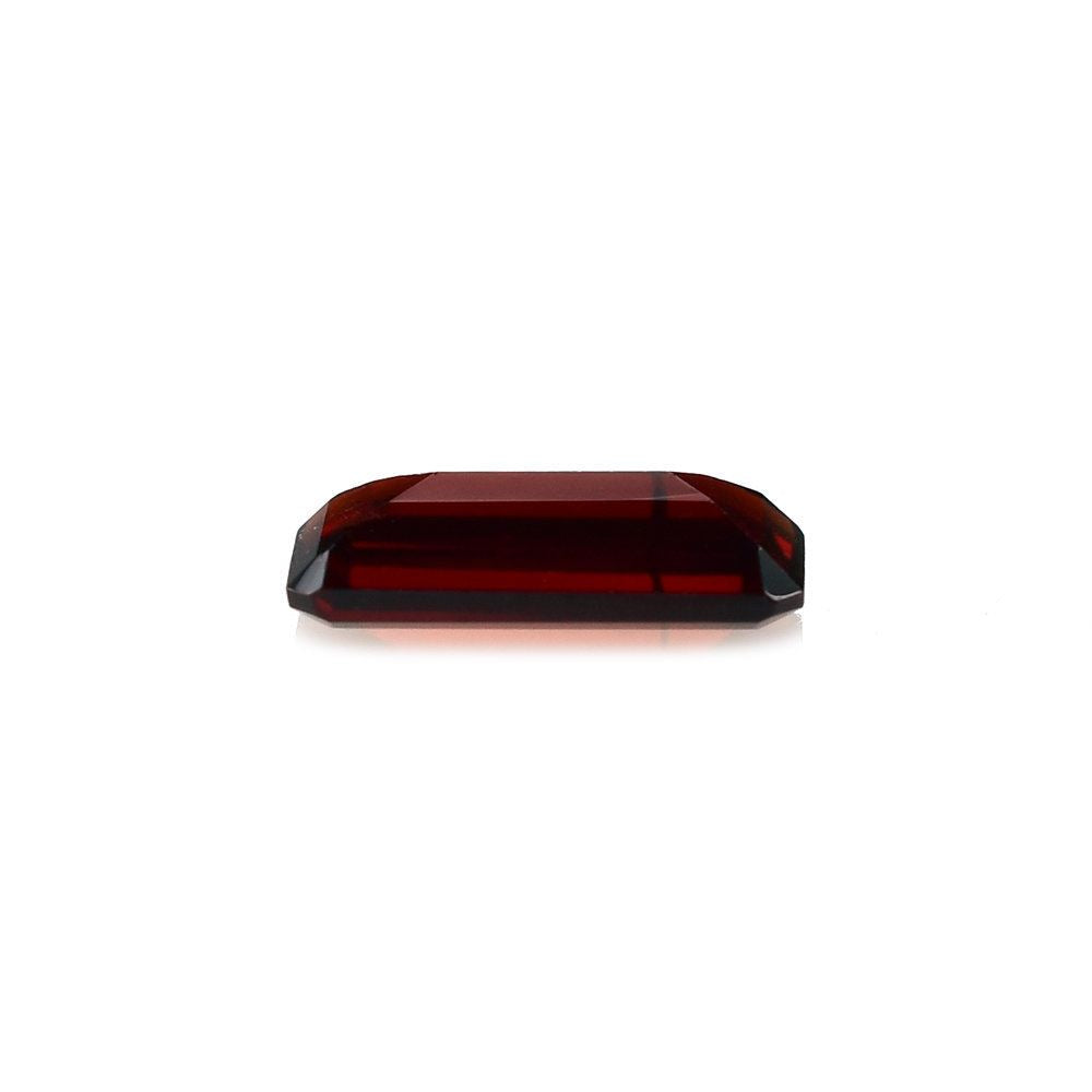 RED GARNET STEP CUT OCTAGON (DARK) 8X4MM 0.99 Cts.
